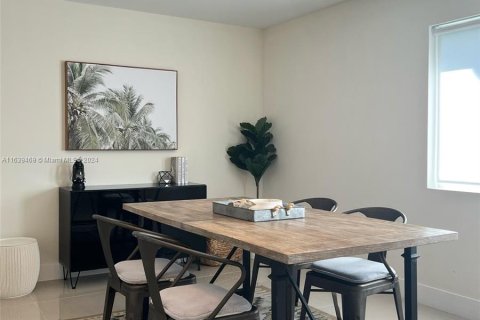 Casa en venta en Miami, Florida, 4 dormitorios, 161.37 m2 № 1332641 - foto 19