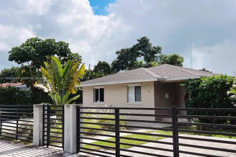 Casa en venta en Miami, Florida, 4 dormitorios, 161.37 m2 № 1332641 - foto 1