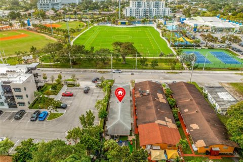 Commercial property in Hallandale Beach, Florida 169.92 sq.m. № 975255 - photo 8