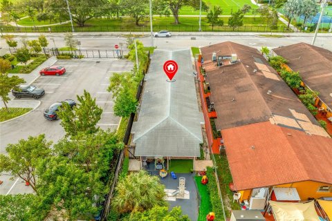 Commercial property in Hallandale Beach, Florida 169.92 sq.m. № 975255 - photo 6