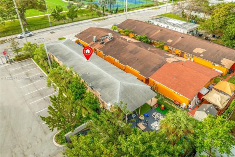 Commercial property in Hallandale Beach, Florida 169.92 sq.m. № 975255 - photo 5