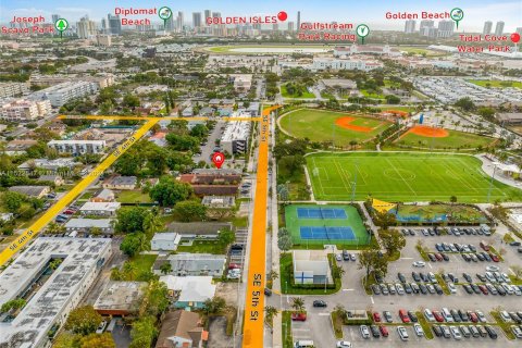 Commercial property in Hallandale Beach, Florida 169.92 sq.m. № 975255 - photo 10
