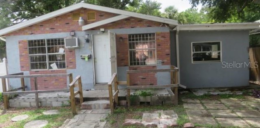 House in Saint Petersburg, Florida 2 bedrooms, 137.68 sq.m. № 1368616