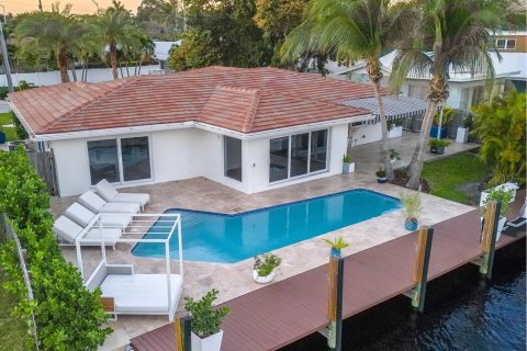 House in Wilton Manors, Florida 3 bedrooms, 165.83 sq.m. № 964003 - photo 14