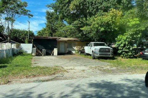 Immobilier commercial à vendre à Aventura, Floride № 345251 - photo 1