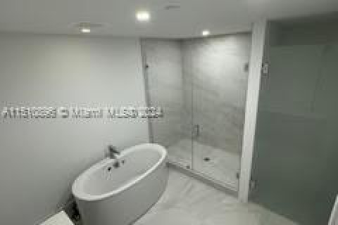 Condominio en venta en Sunny Isles Beach, Florida, 3 dormitorios, 195.09 m2 № 938119 - foto 14