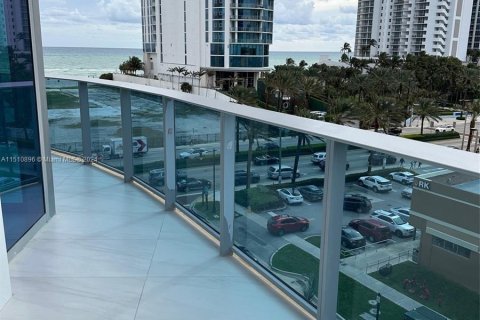 Condominio en venta en Sunny Isles Beach, Florida, 3 dormitorios, 195.09 m2 № 938119 - foto 17