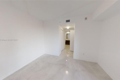 Condo in Miami, Florida, 2 bedrooms  № 1226141 - photo 11