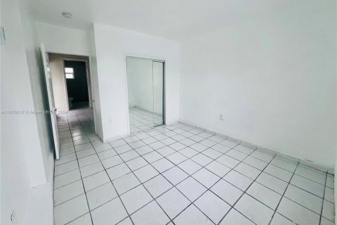 Casa en venta en Miami, Florida, 3 dormitorios, 115.94 m2 № 1398489 - foto 11