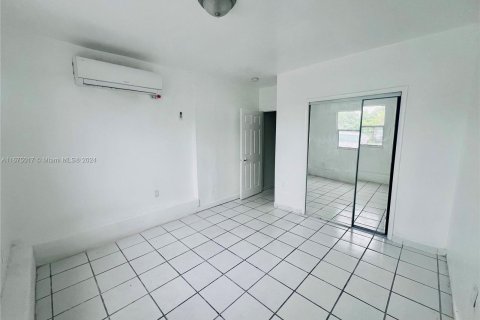 Casa en venta en Miami, Florida, 3 dormitorios, 115.94 m2 № 1398489 - foto 12