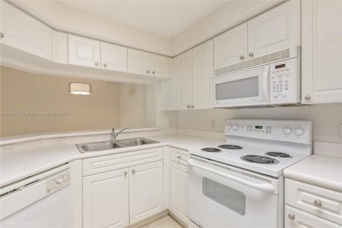 Condo in Palm Beach Gardens, Florida, 2 bedrooms  № 1230741 - photo 6