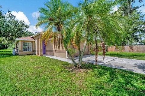 House in Tampa, Florida 3 bedrooms, 137.5 sq.m. № 1366223 - photo 1