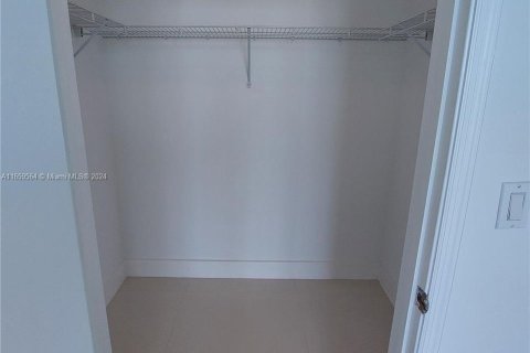 Condo in Miami, Florida, 2 bedrooms  № 1364209 - photo 13