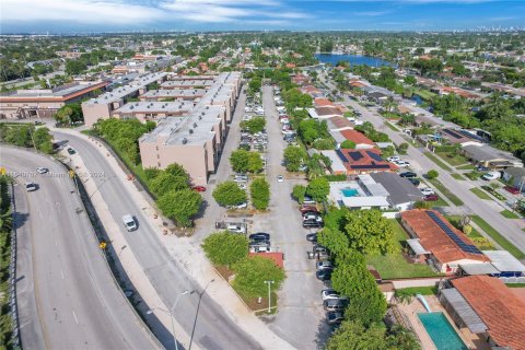 Condo in Hialeah, Florida, 2 bedrooms  № 1316419 - photo 24