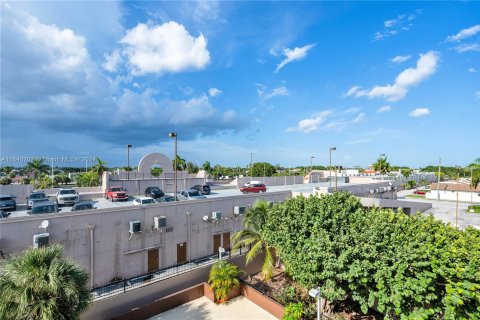 Copropriété à vendre à Hialeah, Floride: 2 chambres, 99.41 m2 № 1316419 - photo 18