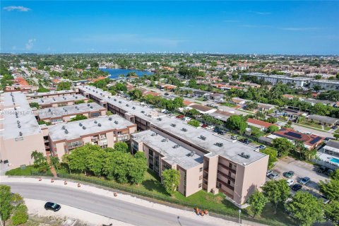 Condo in Hialeah, Florida, 2 bedrooms  № 1316419 - photo 26