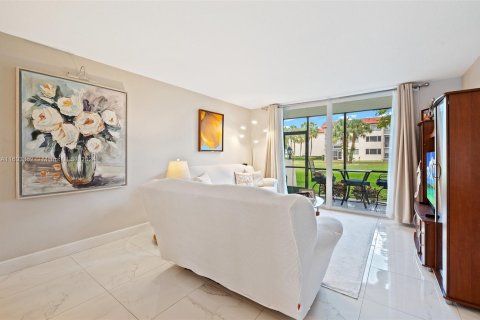 Copropriété à vendre à Pembroke Pines, Floride: 2 chambres, 108.7 m2 № 1222903 - photo 6