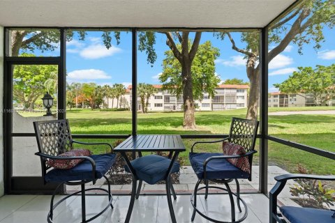 Copropriété à vendre à Pembroke Pines, Floride: 2 chambres, 108.7 m2 № 1222903 - photo 9