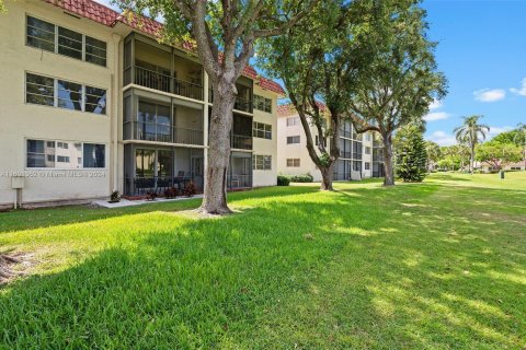 Condo in Pembroke Pines, Florida, 2 bedrooms  № 1222903 - photo 28