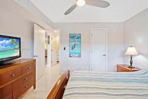 Condo in Pembroke Pines, Florida, 2 bedrooms  № 1222903 - photo 20