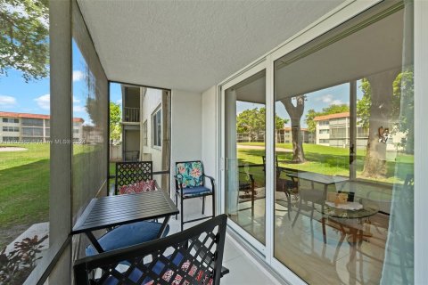 Copropriété à vendre à Pembroke Pines, Floride: 2 chambres, 108.7 m2 № 1222903 - photo 10