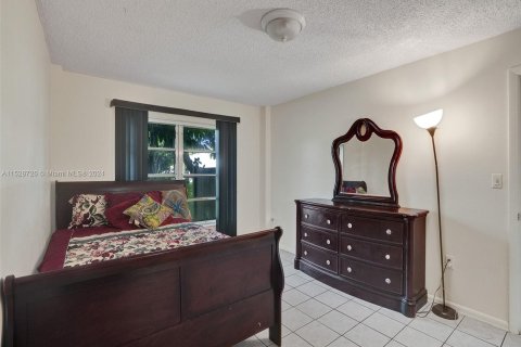 Condominio en venta en Lauderhill, Florida, 2 dormitorios, 90.3 m2 № 998129 - foto 14