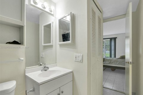 Condominio en venta en Lauderhill, Florida, 2 dormitorios, 90.3 m2 № 998129 - foto 21