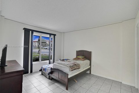 Condominio en venta en Lauderhill, Florida, 2 dormitorios, 90.3 m2 № 998129 - foto 19