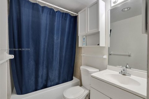 Condominio en venta en Lauderhill, Florida, 2 dormitorios, 90.3 m2 № 998129 - foto 20