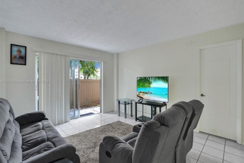 Condominio en venta en Lauderhill, Florida, 2 dormitorios, 90.3 m2 № 998129 - foto 3