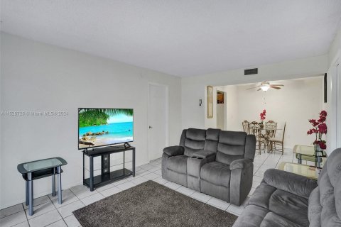 Copropriété à vendre à Lauderhill, Floride: 2 chambres, 90.3 m2 № 998129 - photo 4