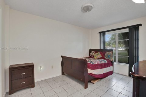 Condominio en venta en Lauderhill, Florida, 2 dormitorios, 90.3 m2 № 998129 - foto 13