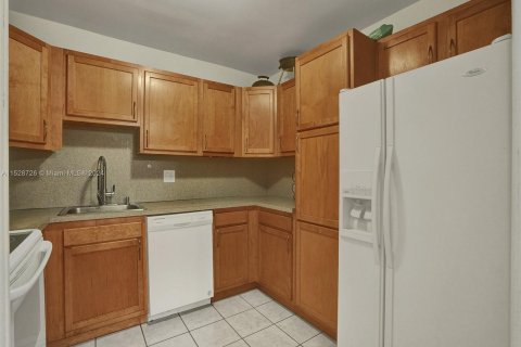 Condominio en venta en Lauderhill, Florida, 2 dormitorios, 90.3 m2 № 998129 - foto 9