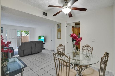 Copropriété à vendre à Lauderhill, Floride: 2 chambres, 90.3 m2 № 998129 - photo 7