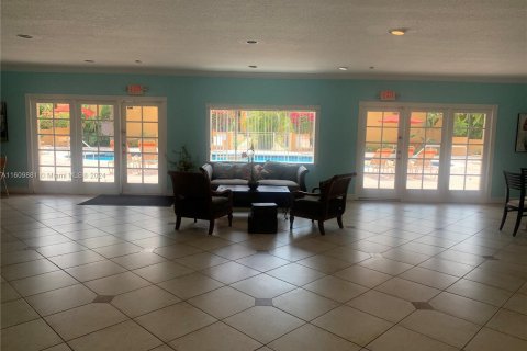 Condominio en venta en Hialeah, Florida, 1 dormitorio, 87.61 m2 № 1232158 - foto 20