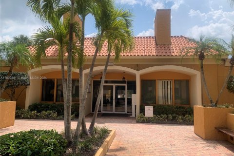 Condominio en venta en Hialeah, Florida, 1 dormitorio, 87.61 m2 № 1232158 - foto 23