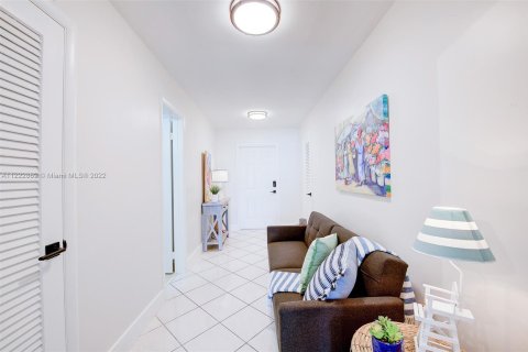 Condominio en alquiler en Hollywood, Florida, 1 dormitorio, 104.98 m2 № 13783 - foto 9