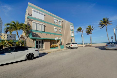 Condominio en alquiler en Hollywood, Florida, 1 dormitorio, 104.98 m2 № 13783 - foto 6