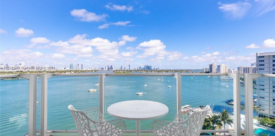 Studio à Condo à Miami Beach, Floride  № 1180922