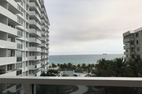 Condominio en alquiler en Miami Beach, Florida, 1 dormitorio, 48.77 m2 № 13749 - foto 2