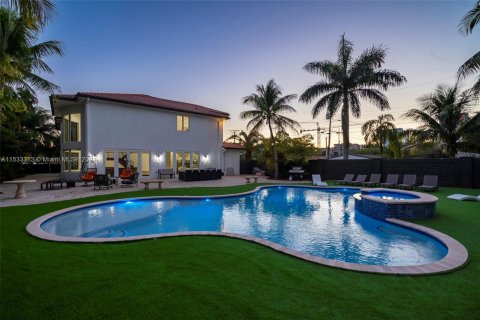 Casa en venta en Dania Beach, Florida, 7 dormitorios, 432 m2 № 1008935 - foto 4