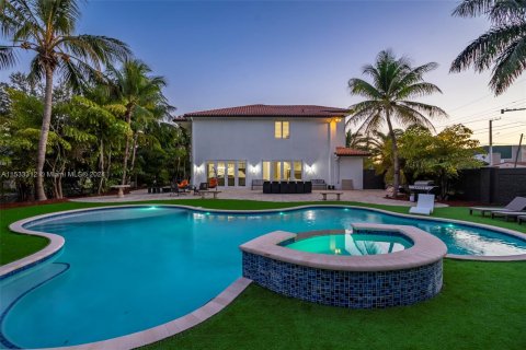 Casa en venta en Dania Beach, Florida, 7 dormitorios, 432 m2 № 1008935 - foto 8