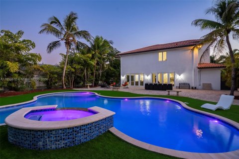Casa en venta en Dania Beach, Florida, 7 dormitorios, 432 m2 № 1008935 - foto 2