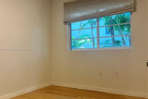 Condo in Miami Beach, Florida, 1 bedroom  № 1187201 - photo 18