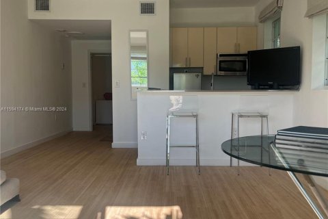 Condo in Miami Beach, Florida, 1 bedroom  № 1187201 - photo 5