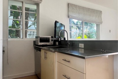 Condo in Miami Beach, Florida, 1 bedroom  № 1187201 - photo 10