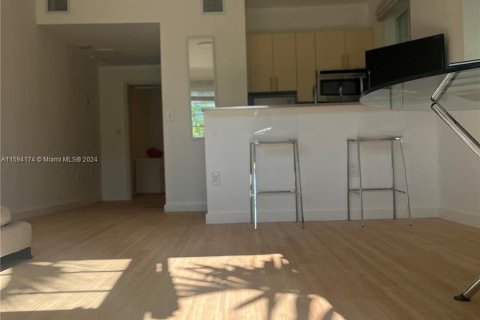 Condo in Miami Beach, Florida, 1 bedroom  № 1187201 - photo 6