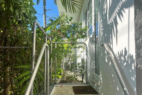 Condo in Miami Beach, Florida, 1 bedroom  № 1187201 - photo 2