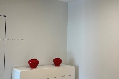 Condo in Miami Beach, Florida, 1 bedroom  № 1187201 - photo 21