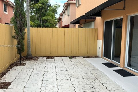 Townhouse in Miami, Florida 3 bedrooms, 134.34 sq.m. № 1328001 - photo 14